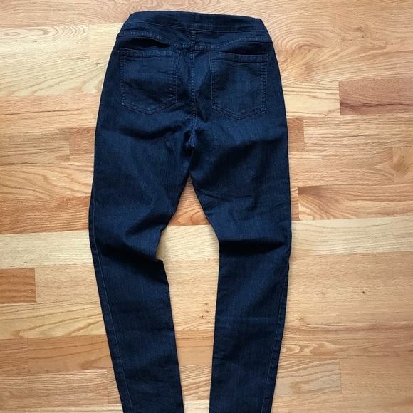 Maternity // Like-new Jeans Size M - Picture 3 of 3